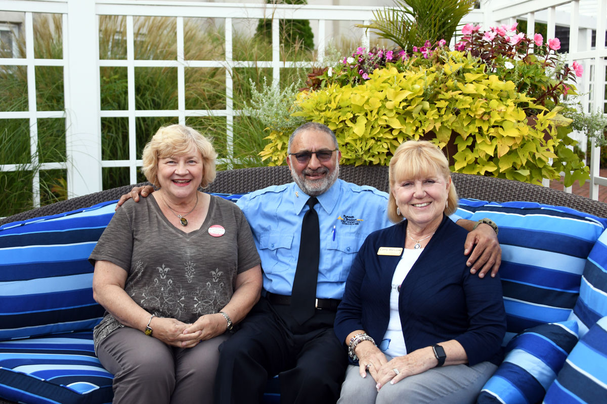 295 Bernice Mettenbrink, driver Vijay, tour director Cathy.jpg